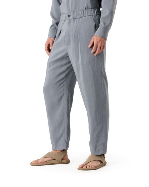 Pantaloni con dettaglio piega in vita elasticizzata di Giorgio Armani in Gray da Uomo