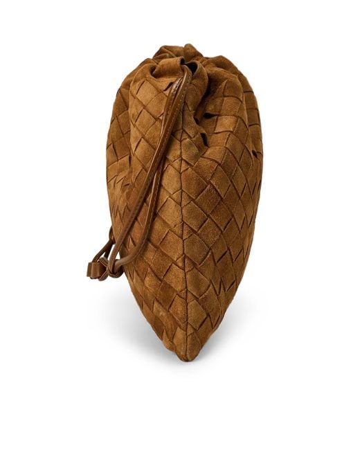 Clutch media in pelle scamosciata di Bottega Veneta in Brown