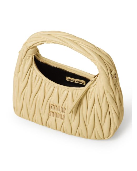 Wander hobo bag in nappa matelasse di Miu Miu in Metallic