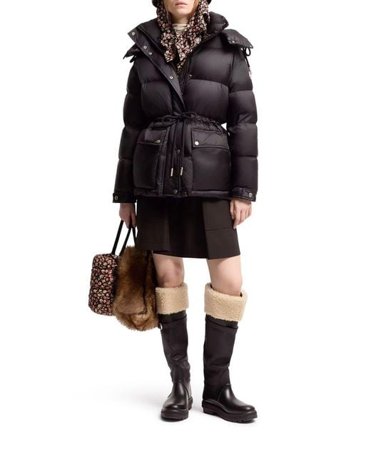 Piumino midi sesie con cappuccio di Moncler in Black