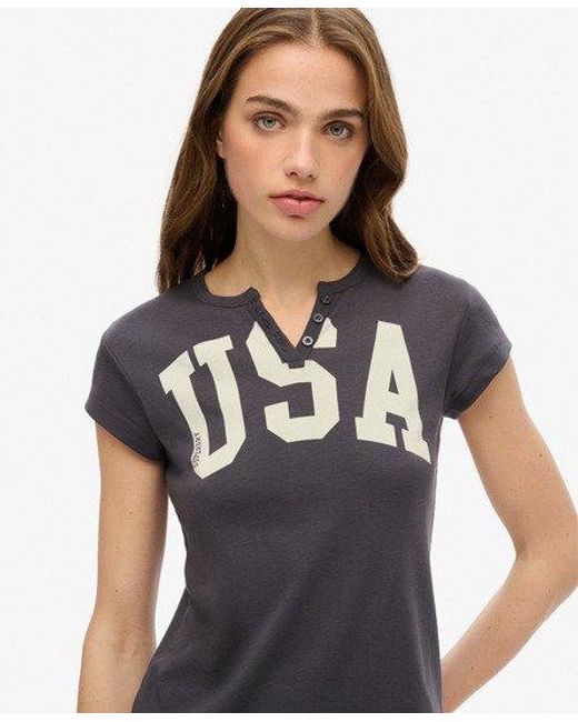 Femme T-Shirt À Motif Et Encolure Crantée Athletic Essentials Taille Superdry en coloris Black