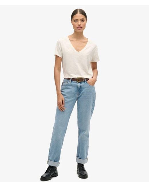 Femme T-Shirt Flammé À Logo Brodé Et Col V Taille Superdry en coloris White