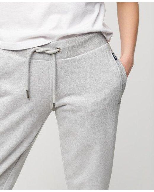Pantalon de survêtement essential logo Superdry en coloris Gray