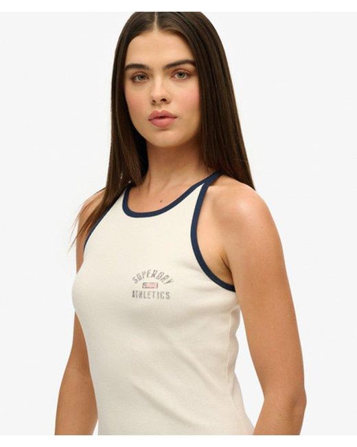 Superdry Athletic Essentials Geribde Tankjurk in het Natural