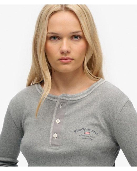 Femme Haut À Manches Longues Athletic Essentials Avec Boutons Taille Superdry en coloris Gray