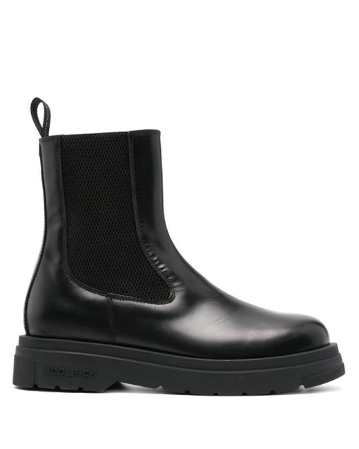 Chelsea ankle leather boots di Woolrich in Black