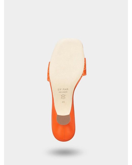 By Far Red Orangefarbene Mules