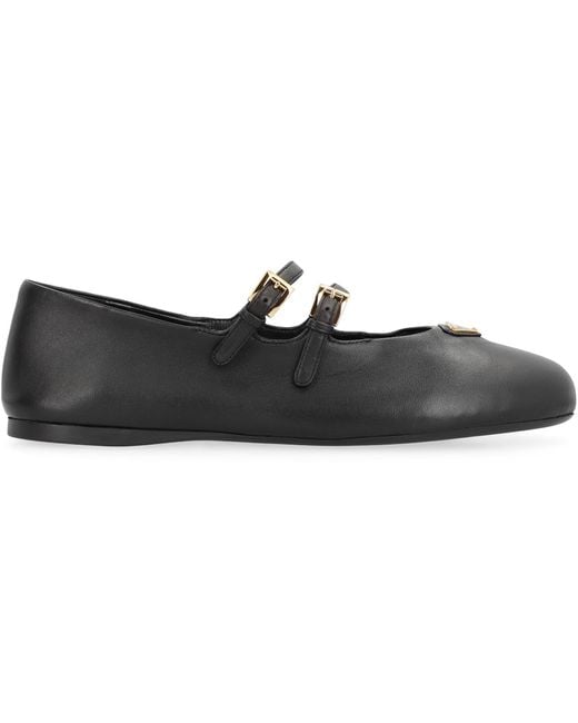 Ballerine in pelle con logo di Prada in Black