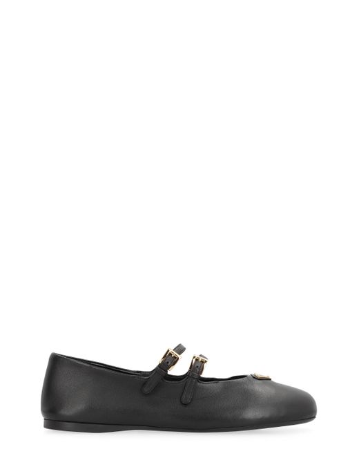 Ballerine in pelle con logo di Prada in Black