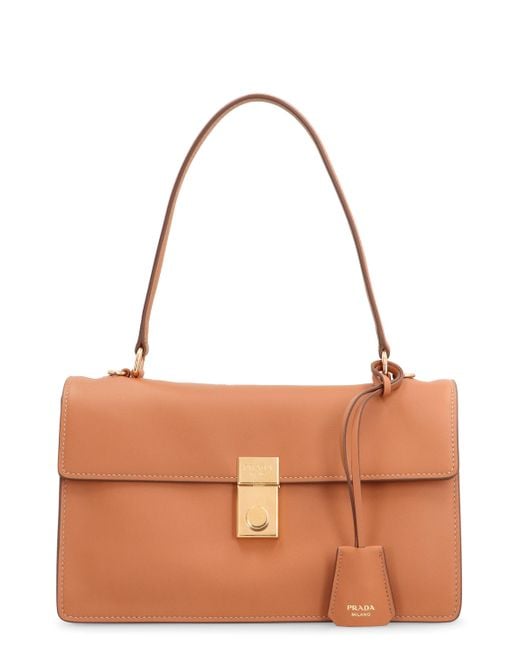 Borsa a spalla Soft Sound in pelle di Prada in Brown