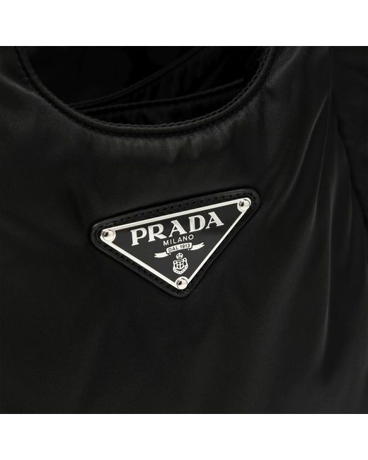 Borsa shopping piccola nera in re-nylon imbottita di Prada in Black