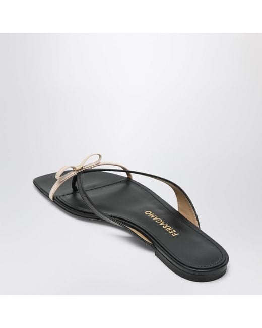 【関税&送料込】Ferragamo Mini Bow Black Nude Flip-Flops Ferragamo Mini Bow Flip-Flop And Powdery Regular Fit in