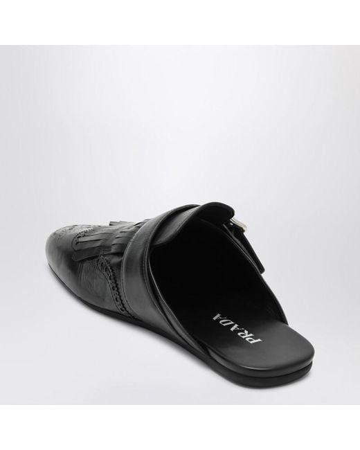 Sabot shuffle in pelle con fibbia di Prada in Black