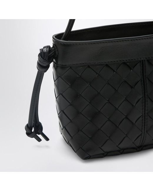 Borsa a tracolla piccola nera in intrecciato di Bottega Veneta in Black