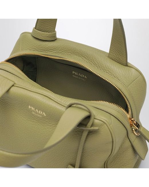 Bauletto medio verde pistacchio in pelle di Prada in Green