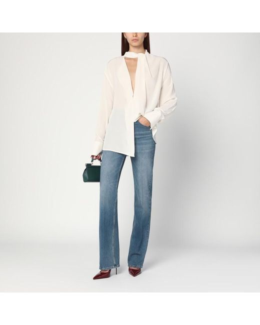 Camicia con drappeggio avorio in seta di Victoria Beckham in White