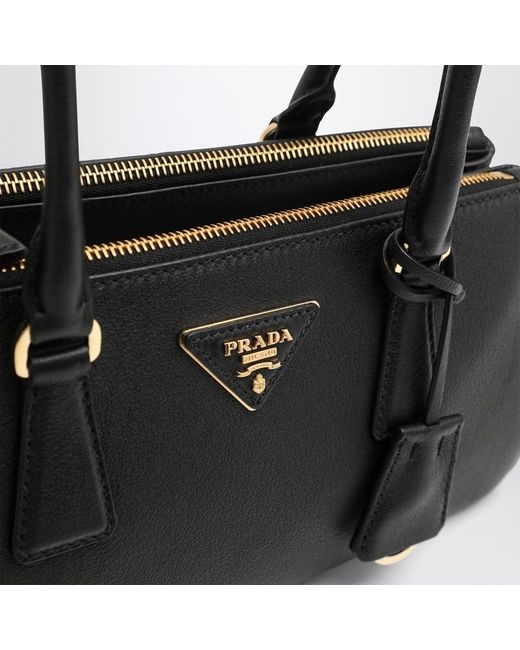Borsa galleria medium nera in pelle di Prada in Black