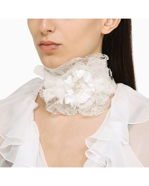 Choker con fiore in misto seta di Dolce & Gabbana in White