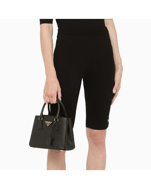 Borsa a mano piccola holiday nera in saffiano di Prada in Black