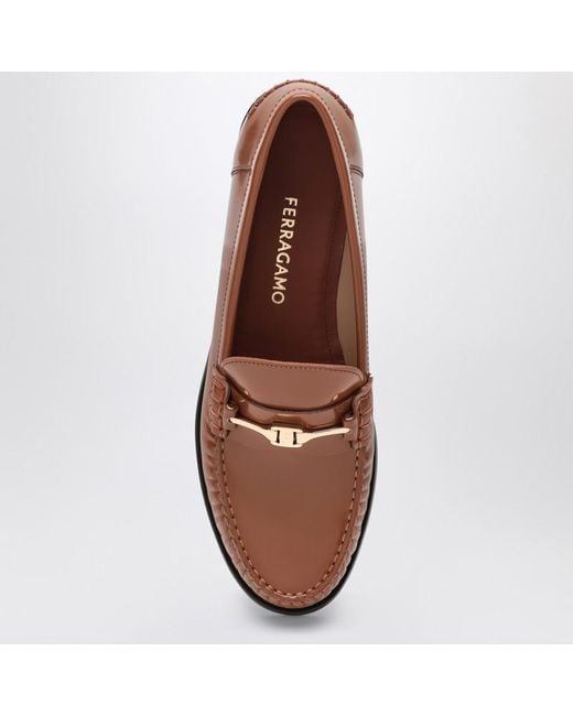 Ferragamo Brown Mokassin Mit Kette Aus Leder