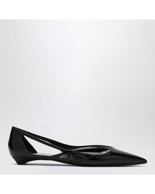 Ballerina cut out nera in pelle spazzolata di Prada in Black