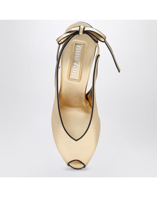 Miu Miu Metallic Slingback-Pumps Aus Platinfarbenem Nappaleder