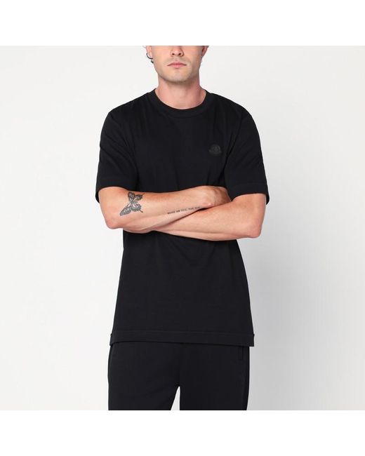 T-shirt in cotone nera con patch logo di Moncler in Black da Uomo
