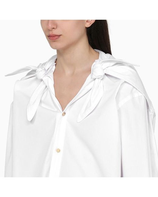 Camicia bianca in cotone con dettagli annodati di Bottega Veneta in White
