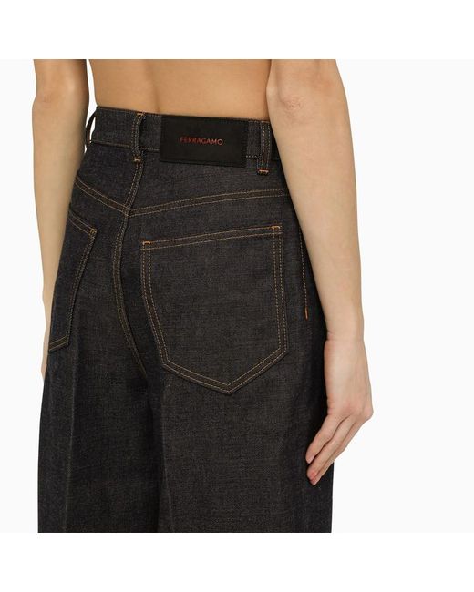 Jeans ampio in denim scuro di Ferragamo in Black