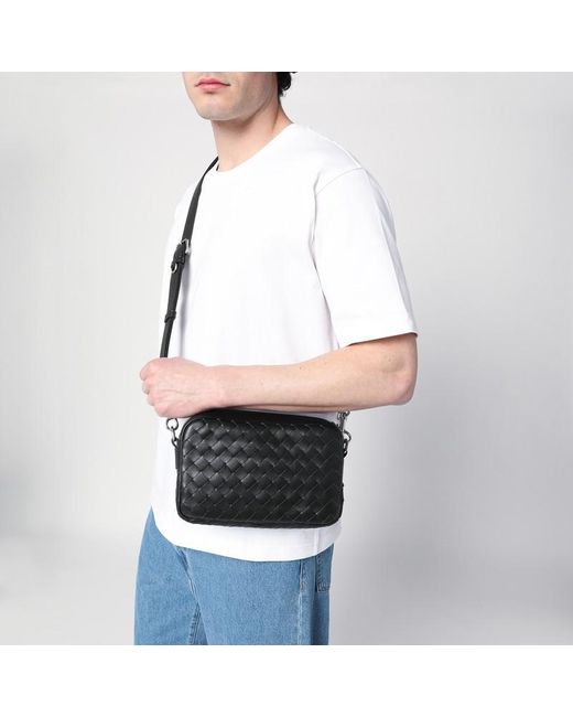 Camera bag in intrecciato scura di Bottega Veneta in Black da Uomo