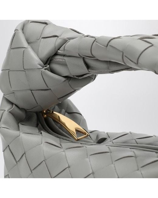 Bottega Veneta Metallic Mini Jodie Tasche Hellgrau