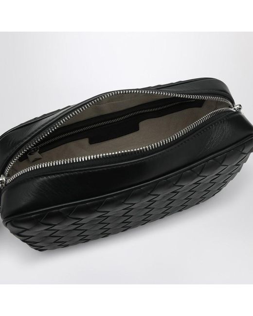 Camera bag in intrecciato scura di Bottega Veneta in Black da Uomo