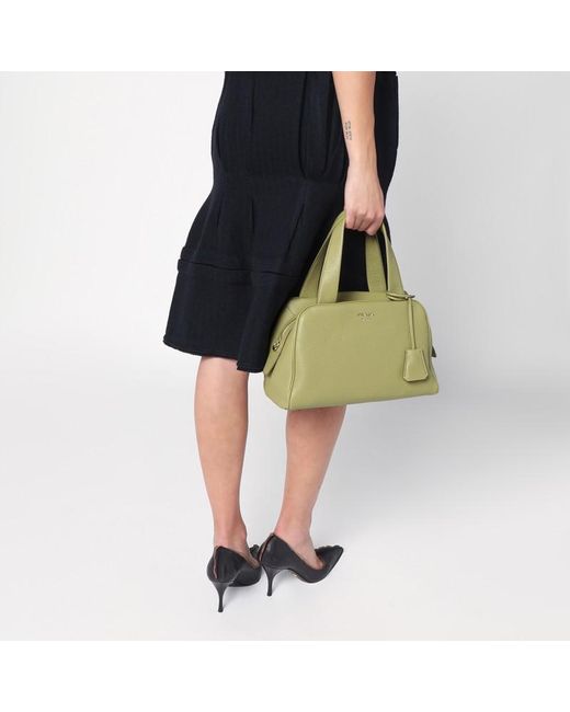 Bauletto medio verde pistacchio in pelle di Prada in Green