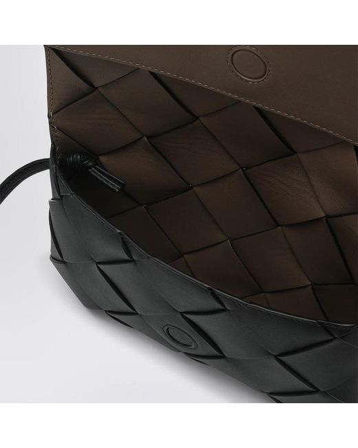 CLASSIC POUCH INTRECCIO di Bottega Veneta in Black da Uomo