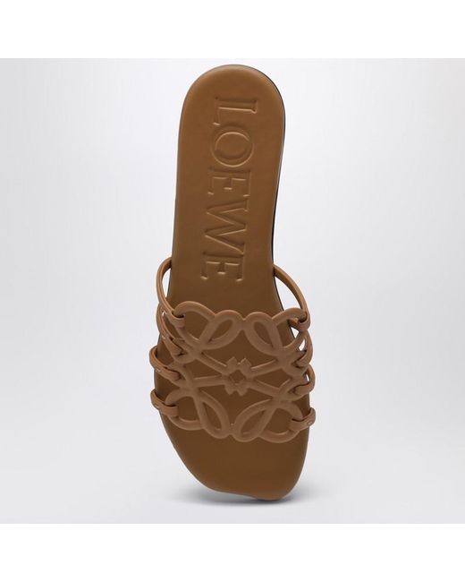 Slides Anagram Petal En Cuir Camel Loewe en coloris Brown