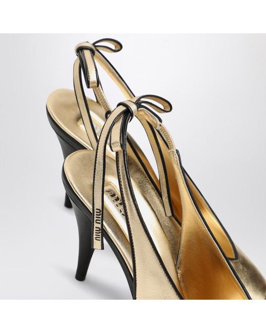Miu Miu Metallic Slingback-Pumps Aus Platinfarbenem Nappaleder