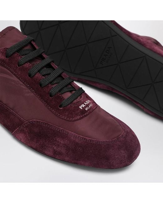 Prada Red Burgunderfarbener Re-Nylon- Und Wildleder-Sneaker-Kollaps