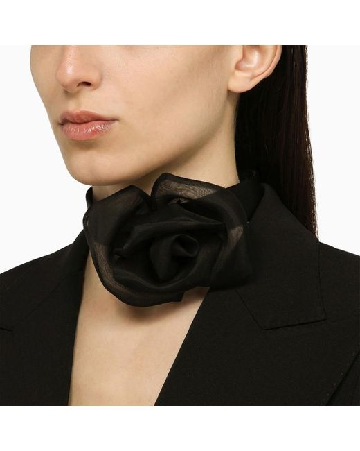 Choker con fiore in raso e organza di Dolce & Gabbana in Black
