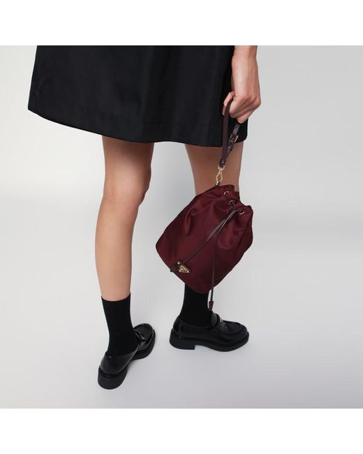 Prada Red Burgunderfarbener Bucket Bag Aus Re-Nylon