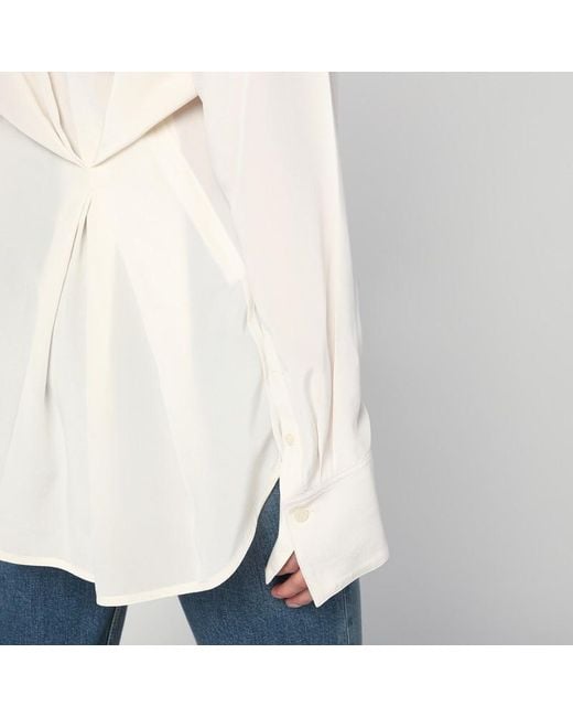 Camicia con drappeggio avorio in seta di Victoria Beckham in White