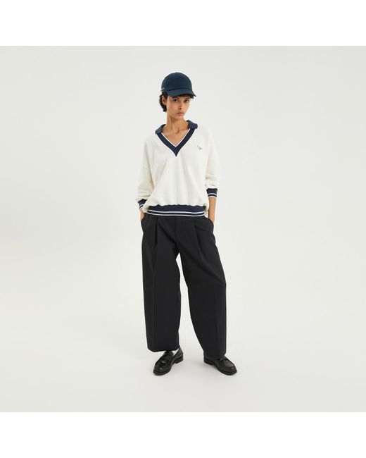 1989 STUDIO White Jp V-Neck Sweatshirt
