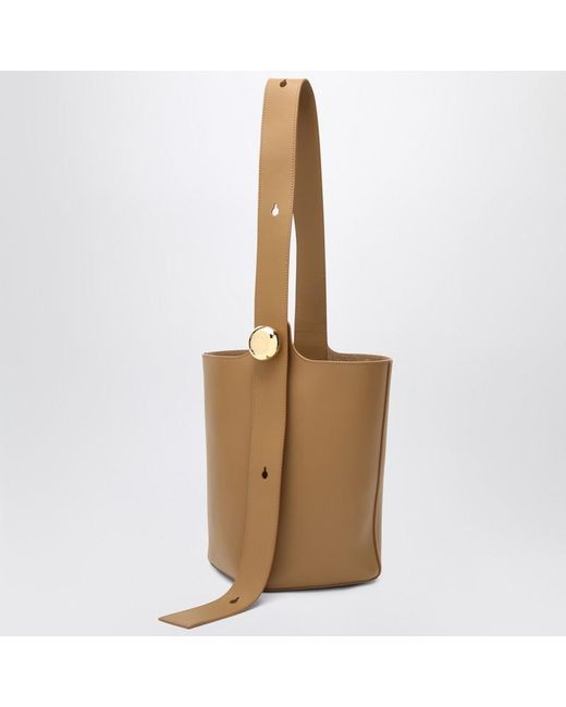 Borsa pebble bucket media marrone di Loewe in Natural
