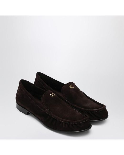 Mocassini marroni in pelle scamosciata di Miu Miu in Black