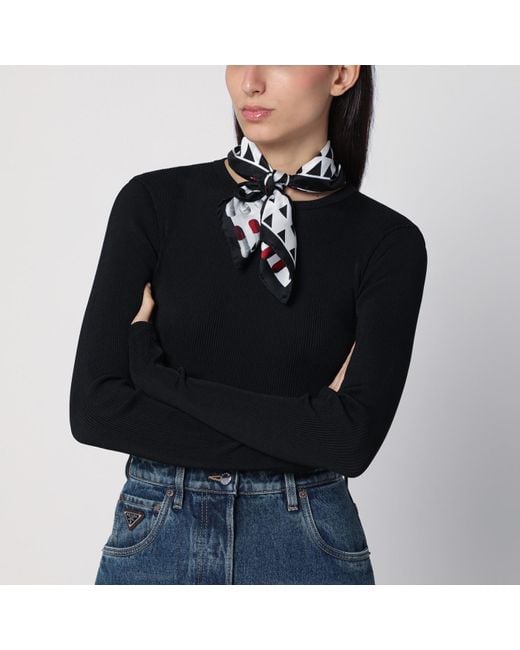 【関税&送料込】Prada Printed Silk Twill Foulard Prada Printed Silk Twill 90CM Square Scarf | Saks Fifth Avenue
