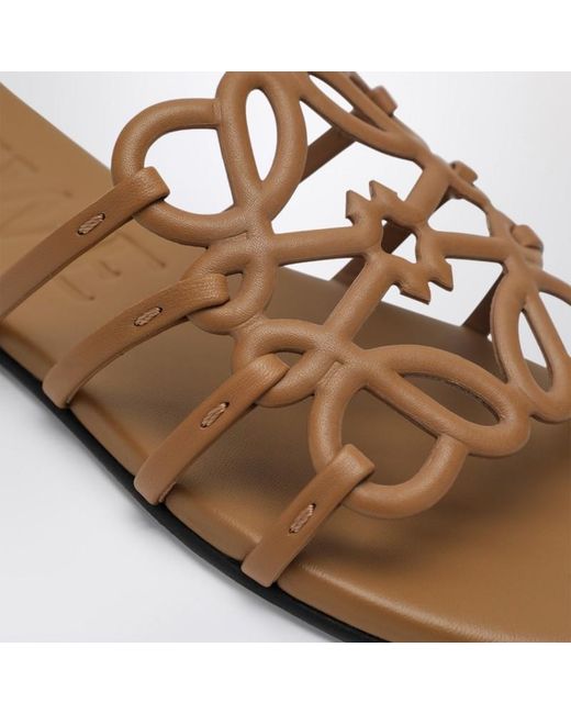 Slides Anagram Petal En Cuir Camel Loewe en coloris Brown