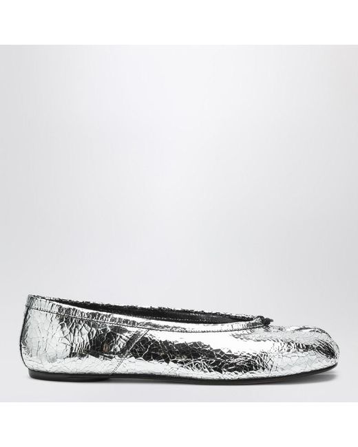 Ballerina tabi argento a specchio di Maison Margiela in White