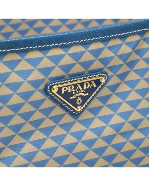 Borsa azzurra in re-nylon stampato di Prada in Blue