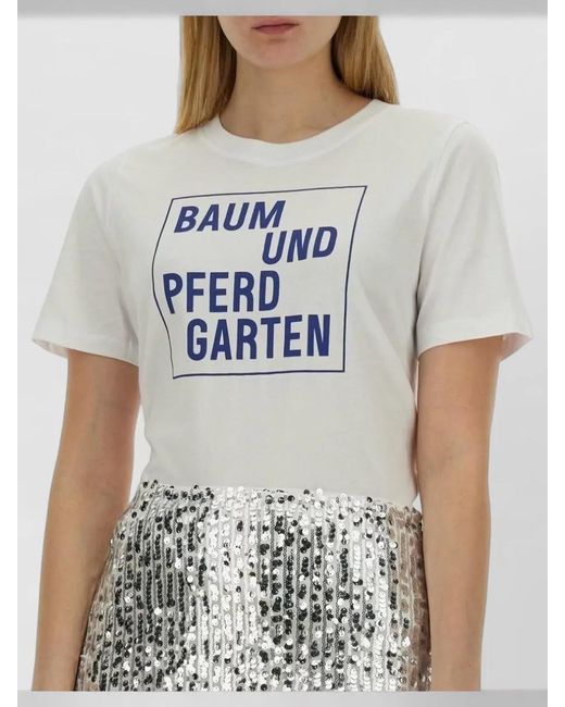 Baum und Pferdgarten White Crew Neck Graphic Print Short Sleeve T-Shirt