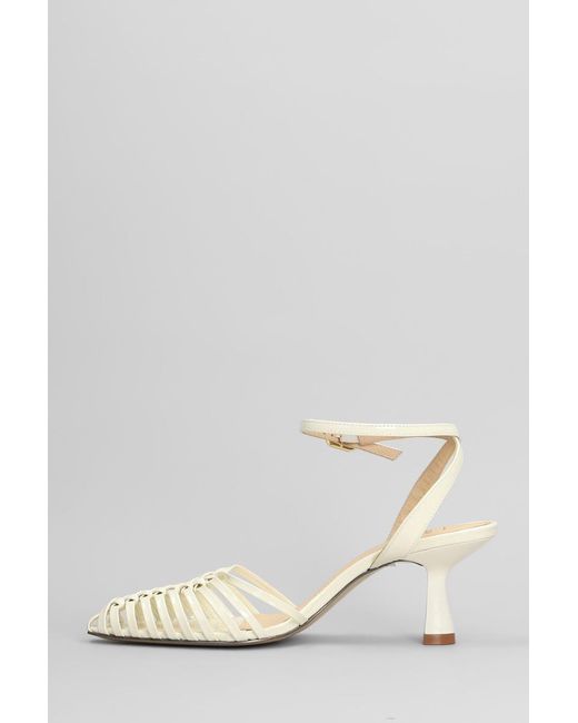 GOLD&ROUGE White Daisy Pumps
