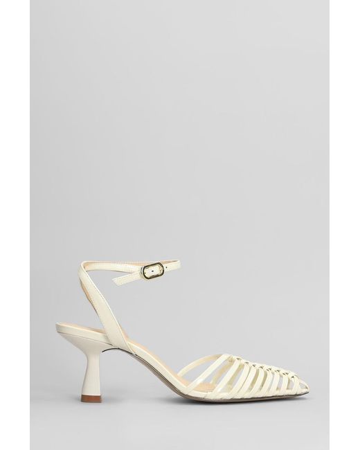 GOLD&ROUGE White Daisy Pumps